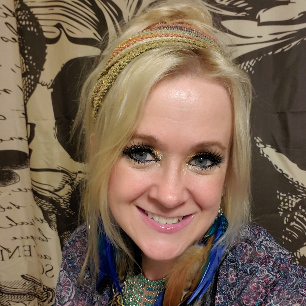 I'm in2 jewels,art,clothes, boho,hippie,accessories of any kind.Beautiful things